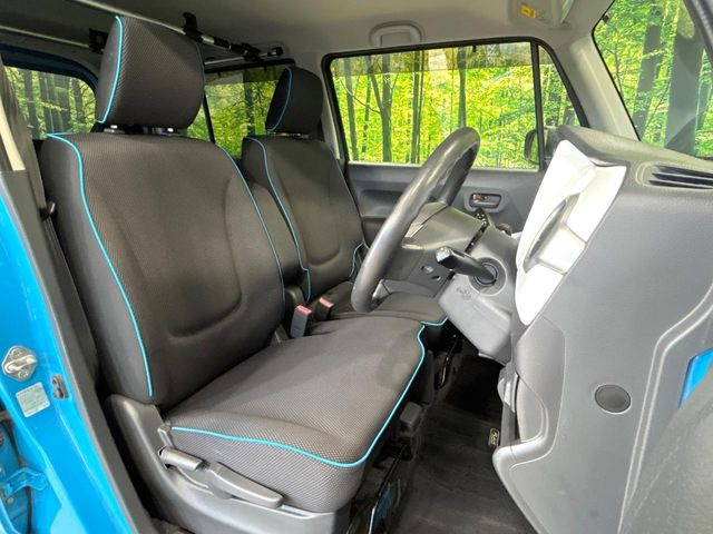 運転席シート廻りは使用感も少なく、良好な状態となっています。丁寧に使われていたことがよくわかりますね。