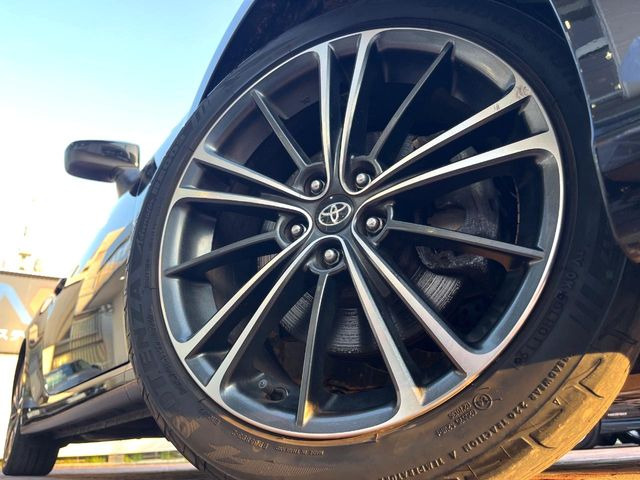 �y����17�C���`�A���~�z�C�[���z�O�ςɃ}�b�`���������A���~�z�C�[���𑕒����Ă���܂��B�e��ЊO�A���~�z�C�[����A�X�^�b�h���X�^�C�����戵�����Ă���܂��B���񂲑��k����������