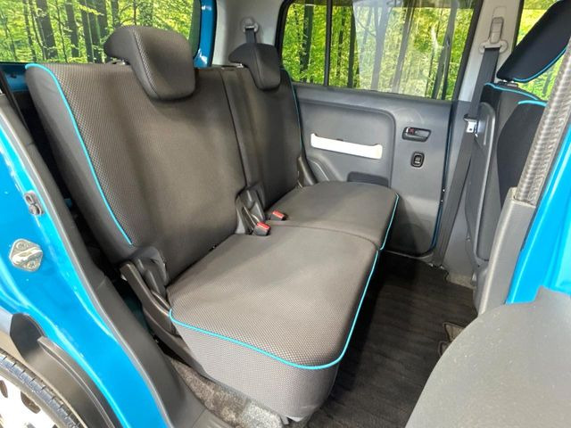 後部座席も気になるようなキズ・汚れやへたり等、大きなダメージはなく、良好な状態です。