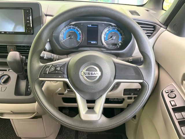 【ステアリングスイッチ】運転中、前方から目線をそらすことなく、オーディオ等の操作が可能な便利機能!安心&快適なドライブを演出してくれます♪