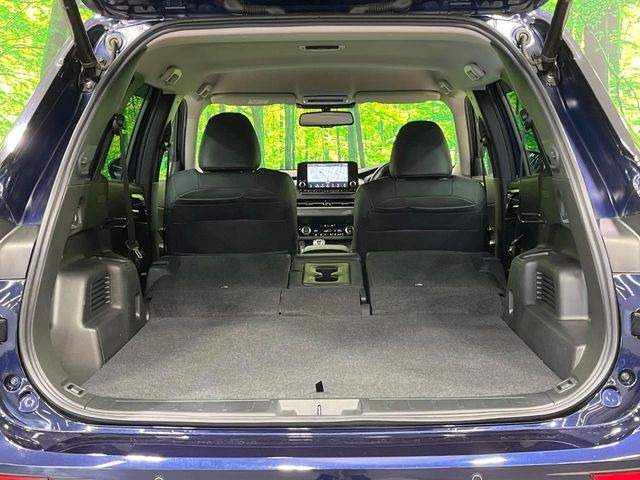 普段のお買い物や通勤、送迎等に十分な荷室スペースを確保しております。セカンドシートを倒すと、大きな荷物の積載も可能です♪