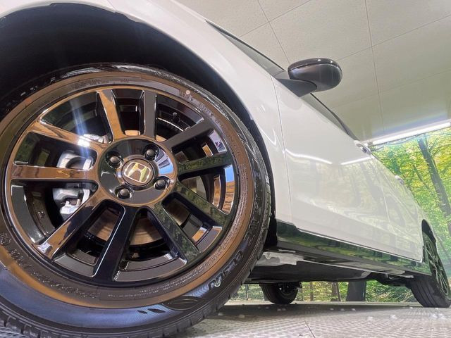 �y����15�C���`�A���~�z�C�[���z�O�ςɃ}�b�`���������A���~�z�C�[���𑕒����Ă���܂��B�e��ЊO�A���~�z�C�[����A�X�^�b�h���X�^�C�����戵�����Ă���܂��B���񂲑��k����������