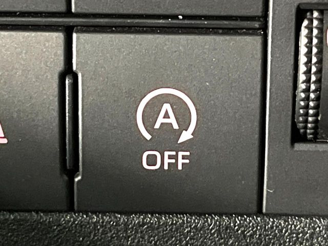 �y�A�C�h�����O�X�g�b�v�z�ԐM����a�؂Œ�Ԃ����ۂɃG���W�����~���A���ʂȔR���̏����}���܂��B�R��������ی�ɂȂ���@�\��G���W���̓u���[�L�𗣂��΍Ďn�����܂��B