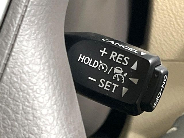 【レーダークルーズコントロール】高速道路での長距離走行が楽に!!自動で速度を保つクルーズコントロールが、衝突軽減システムと連携し、前方の車両を感知して車間を保つように速度調節してくれます!!