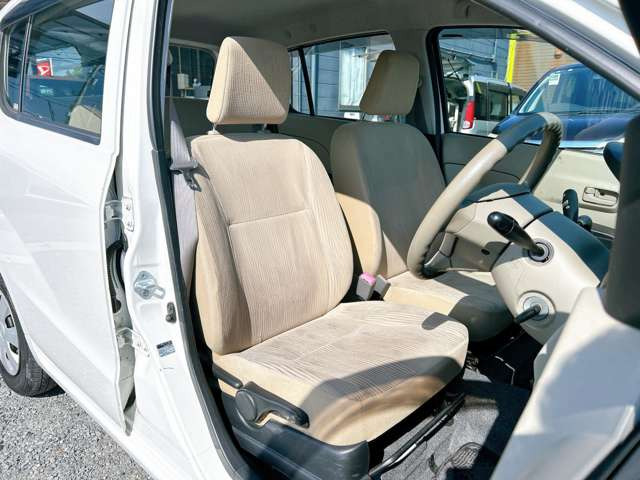 ���X�ł͌y�����Ԃ��畁�ʎԂ܂ŕ��L���I�[�����[�J�[�̎Ԏ�E�F�E�O���[�h��L�x�ɑ����Ă���܂��B