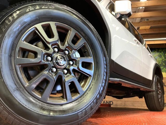 �y����18�C���`�A���~�z�C�[���z�O�ςɃ}�b�`���������A���~�z�C�[���𑕒����Ă���܂��B�e��ЊO�A���~�z�C�[����A�X�^�b�h���X�^�C�����戵�����Ă���܂��B���񂲑��k����������