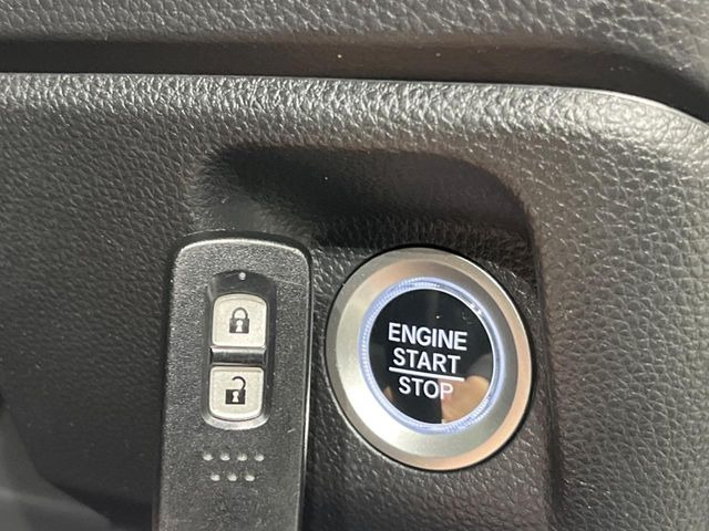 �yHonda�X�}�[�g�L�[�z�J�o����|�P�b�g�ɓ��ꂽ�܂܂ł��h�A�̎{���E�������\�ȃX�}�[�g�L�[�𑕔��B�G���W���̃I���E�I�t�����J�M�����o���K�v����������Ƃ��Ă��֗��ł���