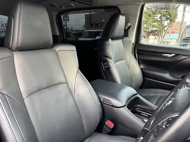 納車前に内外装のクリーニングをいたします。各種コーティング(別途有料)もご用意しておりますので、是非ご相談ください。