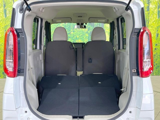 普段のお買い物や通勤、送迎等に十分な荷室スペースを確保しております。セカンドシートを倒すと、大きな荷物の積載も可能です♪