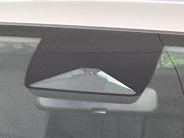 �y�z���_�Z���V���O�z���s���ɑO���̎ԗ�����F�����A�Փ˂������Ȏ��͌x��ƃu���[�L�ŏՓˉ���Ɣ�Q�y�����A�V�X�g�B�����S�Ƀh���C�u�����y���݂��������܂��B