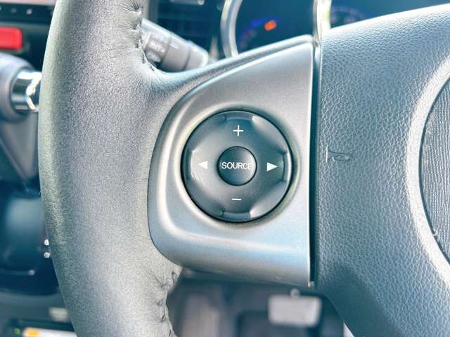 �y�X�e�A�����O�X�C�b�`�z�n���h���̃{�^���ŊȒP�Ƀi�r�̉��ʂ�`�����l������\�ł���