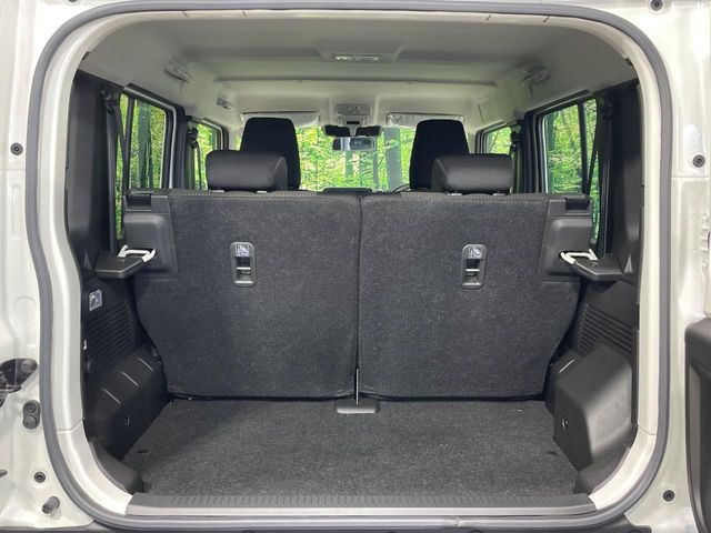 ���i�̂���������ʋ΁A���}���ɏ\���ȉ׎��X�y�[�X���m�ۂ��Ă���܂��B�Z�J���h�V�[�g��|���ƁA�傫�ȉו��̐ύڂ��\�ł���