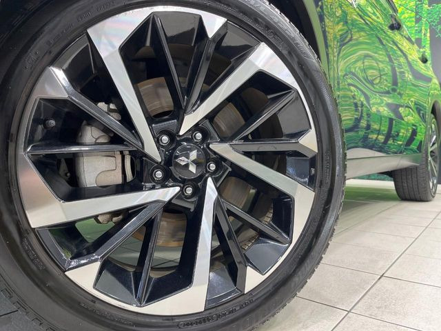 【純正20インチアルミホイール】外観にマッチした純正アルミホイールを装着しております。各種社外アルミホイールや、スタッドレスタイヤも取扱いしております。是非ご相談ください♪