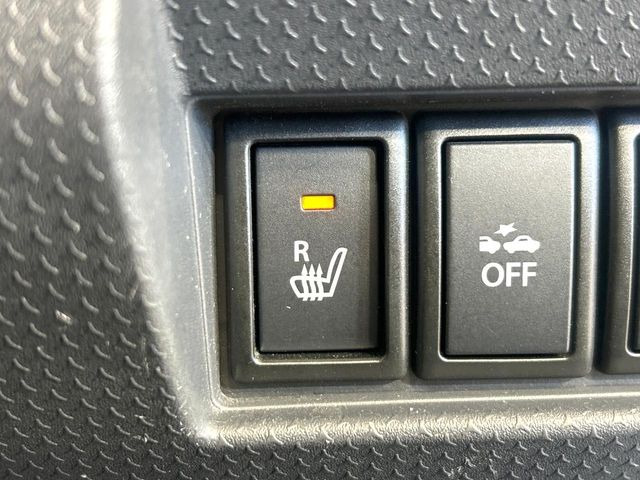 【シートヒーター】寒い日に重宝するシートヒーター!エアコンより早く温まってくれるので寒がりの人も安心ですね♪エアコンの温風は乾燥するから苦手、という方にもをおすすめです。