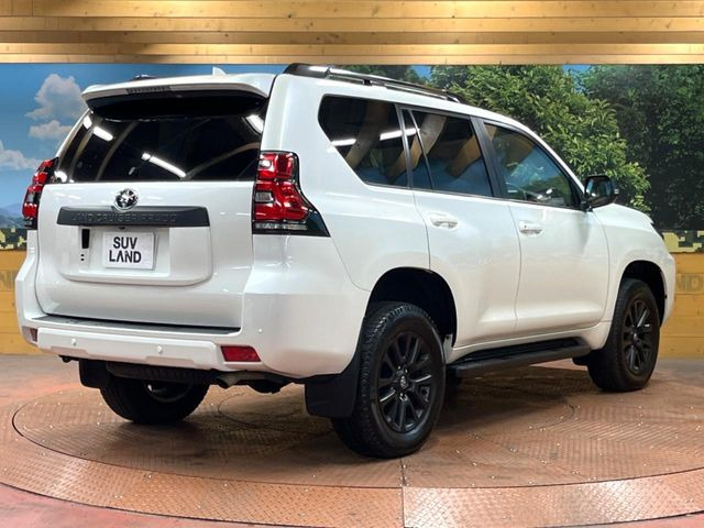 ☆全国のネクステージからお取り寄せが可能※!遠方の店舗に展示してあるクルマが気になる場合も、最寄りの店舗でご覧いただくことが可能です!是非私たちに要望をお聞かせください!※別途費用