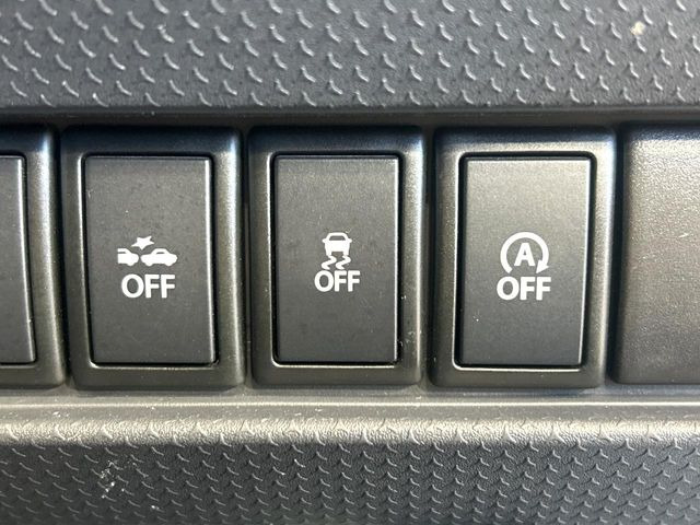 【レーダーブレーキサポート】走行中に前方の車両等を認識し、衝突しそうな時は警報とブレーキで衝突回避と被害軽減をアシスト。より安全にドライブをお楽しみいただけます。