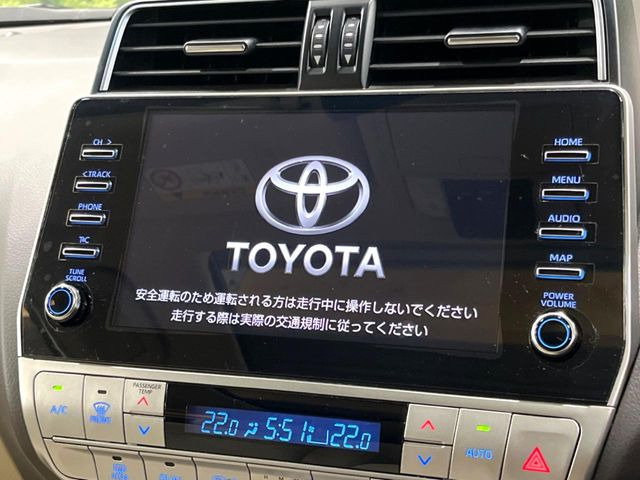 【メーカー純正ナビ】インテリアに溶け込むスタイリッシュな「専用設計」メーカーナビを装備♪視認性や操作性など基本性能にも優れ、より上質なカーライフをお楽しみいただけます。