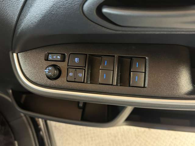 もし電動格納ミラー機能がなくても後付けできるものもあります!気になる方は是非一度ご相談を!!