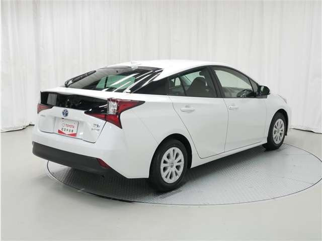 プリウス1.8 S E-Four 4WD