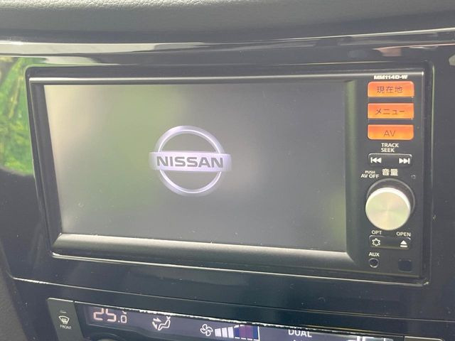 【純正ナビ】人気の純正ナビを装備しております。ナビの使いやすさはもちろん、オーディオ機能も充実!キャンプや旅行はもちろん、通勤や買い物など普段のドライブも楽しくなるはず♪