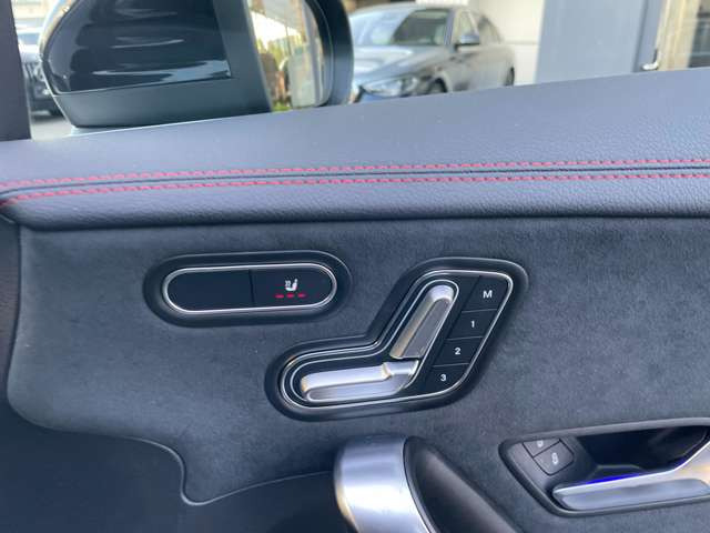 CLAクラスCLA180 (BSG搭載モデル) AMGラインパッケージ