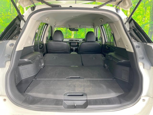 後席を格納すると、これだけの広さが!シーンに合わせたシートアレンジで、大きな荷物も積むことが出来ます♪