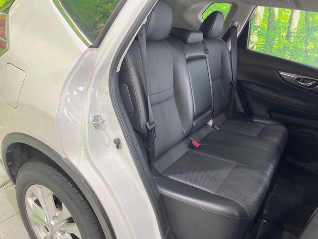 後部座席も気になるようなキズ・汚れやへたり等、大きなダメージはなく、良好な状態です。