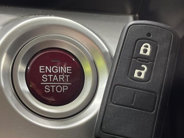 �yHonda�X�}�[�g�L�[�z�J�o����|�P�b�g�ɓ��ꂽ�܂܂ł��h�A�̎{���E�������\�ȃX�}�[�g�L�[�𑕔��B�G���W���̃I���E�I�t�����J�M�����o���K�v����������Ƃ��Ă��֗��ł���