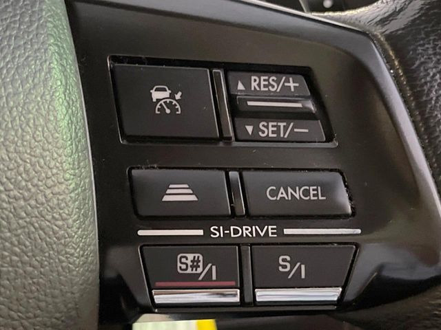 【アイサイトVer2】前方の車両等を検知し、衝突しそうな時は警報で注意を促し、ブレーキを踏む力をサポート。ブレーキを踏めなかった場合は衝突被害軽減ブレーキが作動、衝突回避をサポートします。