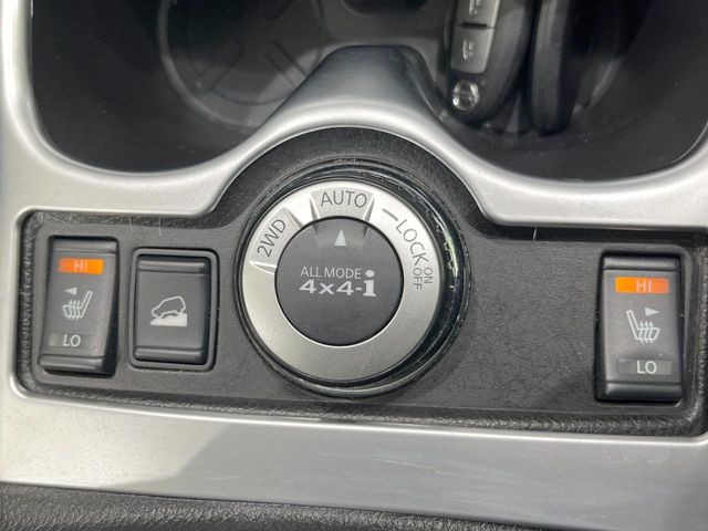 【シートヒーター】寒い日に重宝するシートヒーター!エアコンより早く温まってくれるので寒がりの人も安心ですね♪エアコンの温風は乾燥するから苦手、という方にもをおすすめです。