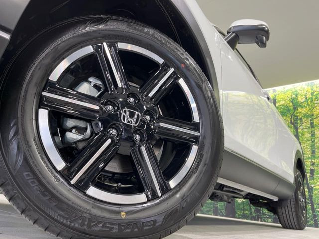 【純正16インチアルミホイール】外観にマッチした純正アルミホイールを装着しております。各種社外アルミホイールや、スタッドレスタイヤも取扱いしております。是非ご相談ください♪