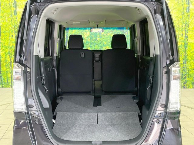 ���i�̂���������ʋ΁A���}���ɏ\���ȉ׎��X�y�[�X���m�ۂ��Ă���܂��B�Z�J���h�V�[�g��|���ƁA�傫�ȉו��̐ύڂ��\�ł���