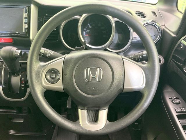 �y�X�e�A�����O�X�C�b�`�z�^�]���A�O������ڐ������炷���ƂȂ��A�I�[�f�B�I���̑��삪�\�ȕ֗��@�\!���S&���K�ȃh���C�u�����o���Ă���܂���