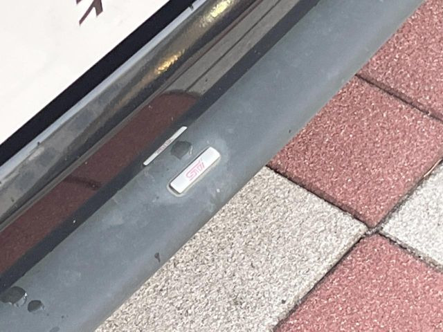 【STIエアロ】人気のSTIエアロを装備!クルマの外観がよりスタイリッシュになり、街中で存在感あふれる1台に♪将来買い替える時にもリセールに影響しやすく、価値ある人気の装備です!