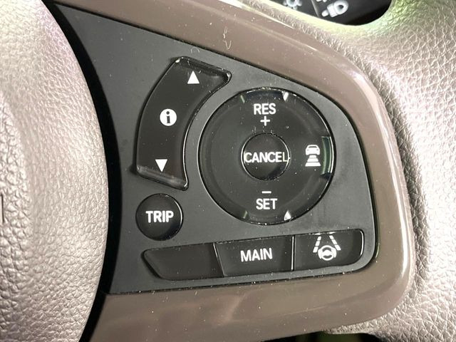 【アダプティブクルーズコントロール】高速道路での長距離走行が楽に!!自動で速度を保つクルーズコントロールが、衝突軽減システムと連携し、前方の車両を感知して車間を保つように速度調節してくれます!!