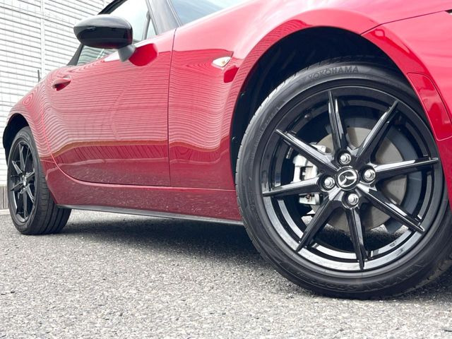 【純正アルミホイール】外観にマッチした純正アルミホイールを装着しております。各種社外アルミホイールや、スタッドレスタイヤも取扱いしております。是非ご相談ください♪