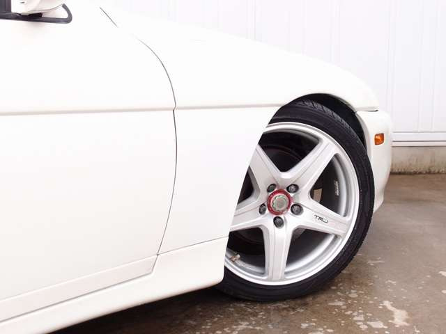 ���Ђ̓J�X�^���𓾈ӂƂ��Ă���܂��B�ԍ�����WORK�z�C�[���A�I�[�f�B�I�J�X�^���ȂǁA���[�ԑO�ɂ��q�l�̃X�^�C���ɍ����J�X�^���₨�Ԃƈꏏ�ɃI�[�g���[���ɂ��鎖���\�ƂȂ�܂��̂ł��C�y�ɂ����k������