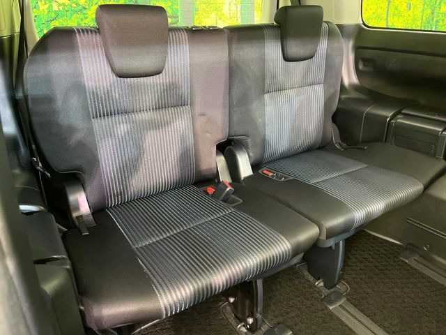 3列目シートはもちろん状態良好☆大人でもゆったりと座って頂けますので、大人数でのお出かけもラクラクです♪ご家族で、気の知れた仲間で、ドライブに行くのが楽しみですね♪