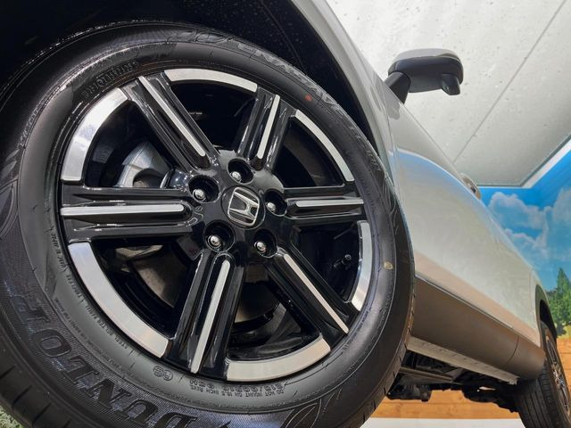 【純正16インチアルミホイール】外観にマッチした純正アルミホイールを装着しております。各種社外アルミホイールや、スタッドレスタイヤも取扱いしております。是非ご相談ください♪