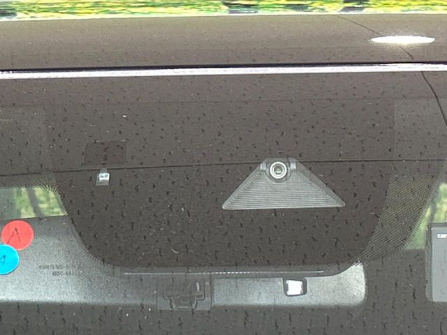 �yi-ACTIVESENSE�z���s���ɑO���̎ԗ�����F�����A�Փ˂������Ȏ��͌x��ƃu���[�L�ŏՓˉ���Ɣ�Q�y�����A�V�X�g�B�����S�Ƀh���C�u�����y���݂��������܂��B