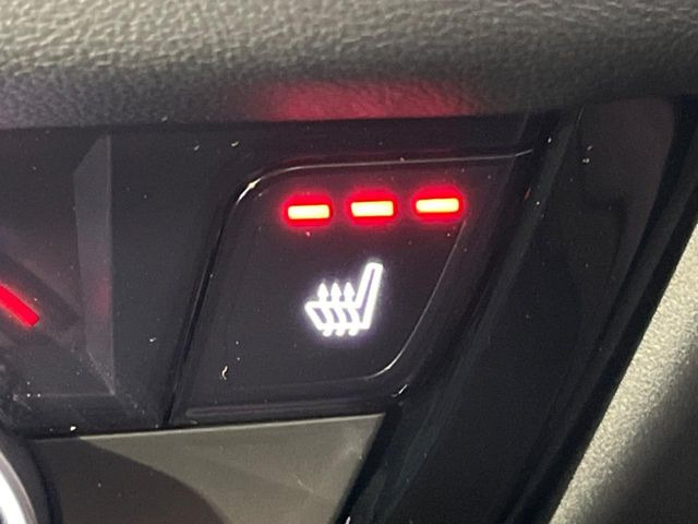 【シートヒーター】寒い日に重宝するシートヒーター!エアコンより早く温まってくれるので寒がりの人も安心ですね♪エアコンの温風は乾燥するから苦手、という方にもをおすすめです。