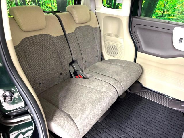 後部座席も気になるようなキズ・汚れやへたり等、大きなダメージはなく、良好な状態です。