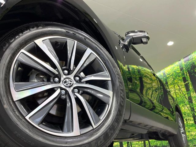 【純正18インチアルミホイール】外観にマッチした純正アルミホイールを装着しております。各種社外アルミホイールや、スタッドレスタイヤも取扱いしております。是非ご相談ください♪