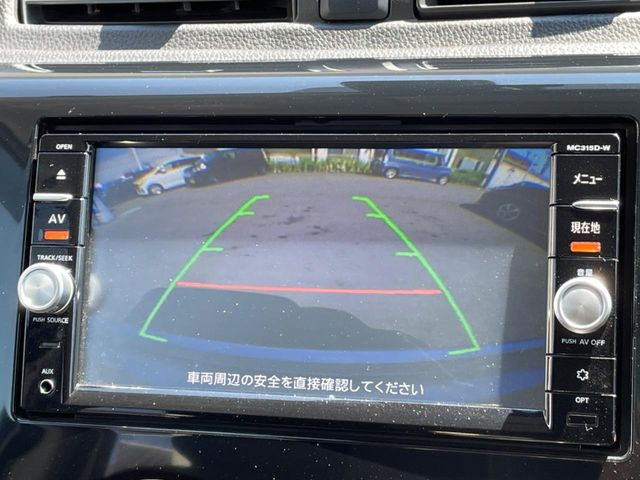 【バックカメラ】駐車時に後方がリアルタイム映像で確認できます。大型商業施設や立体駐車場での駐車時や、夜間のバック時に大活躍!運転スキルに関わらず、今や必須となった装備のひとつです!