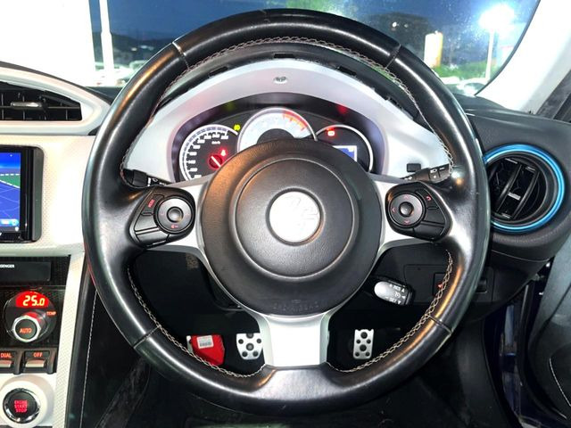 �y�����v�����X�e�A�����O�z�㎿�Ȋv���g�p���邱�ƂŁA��ɂ����������݂ƂĂ��^�]���₷���n���h���ł���