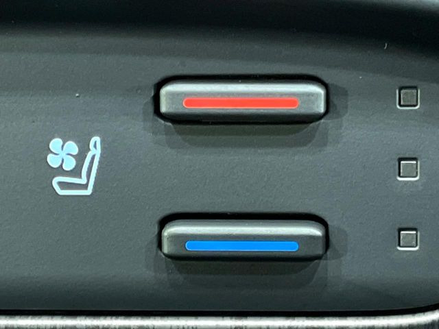 【シートベンチレーション】夏場は涼しい風でお尻や背中の熱やムレを防ぎ、冬はエアコンよりも早く温まってポカポカに!季節を問わず快適に過ごせます。