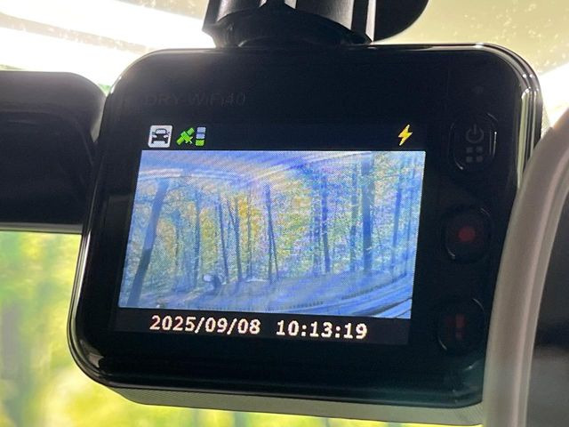 【ドライブレコーダー】安心・安全なカーライフに必須のドライブレコーダーを装備!走行中はもちろん、あおり運転や事故に遭遇した際の状況も映像で記録し、万一のリスクに備えます。