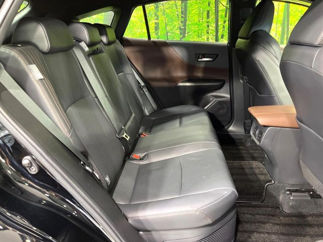 【本革シート】上質な本革を使用し、高級感あふれる本革シート。常に体に触れる部分だから、座り心地の良さにはこだわりたいですね♪汚れの付着や劣化を抑制する内装コーティング施工もおススメですよ♪