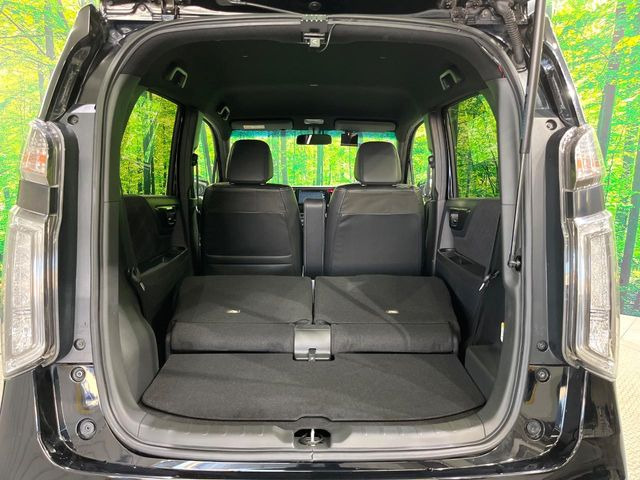 ���i�̂���������ʋ΁A���}���ɏ\���ȉ׎��X�y�[�X���m�ۂ��Ă���܂��B�Z�J���h�V�[�g��|���ƁA�傫�ȉו��̐ύڂ��\�ł���