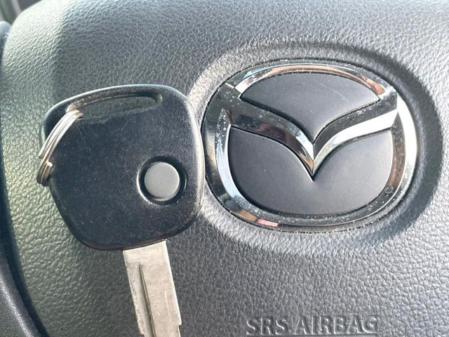 【キーレス】少し離れた場所からでもボタン一つでドアの開錠・施錠ができるのでとっても便利!ドアの鍵穴周りに傷をつけることもありません